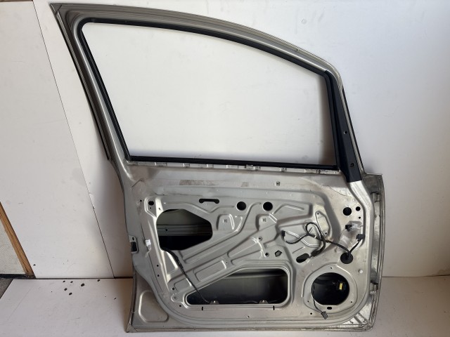12690 Opel Zafira B Bal első Ajtó Panacotta Z167