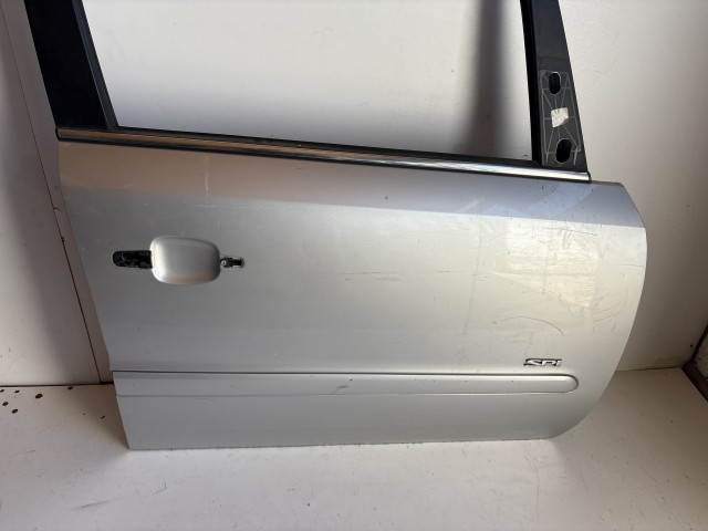 12705 Opel Zafira B Jobb első Ajtó Ezüst Z157