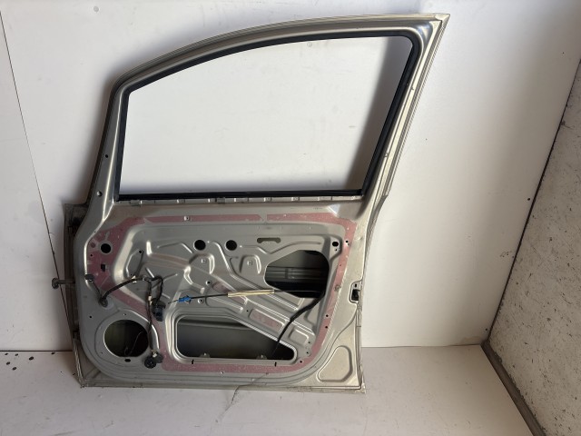 12711 Opel Zafira B Jobb első Ajtó Panacotta Z167