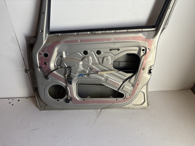 12711 Opel Zafira B Jobb első Ajtó Panacotta Z167