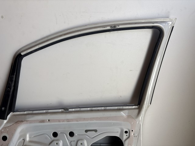 12714 Opel Zafira B Jobb első Ajtó Fehér y474