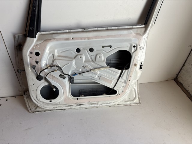 12714 Opel Zafira B Jobb első Ajtó Fehér y474