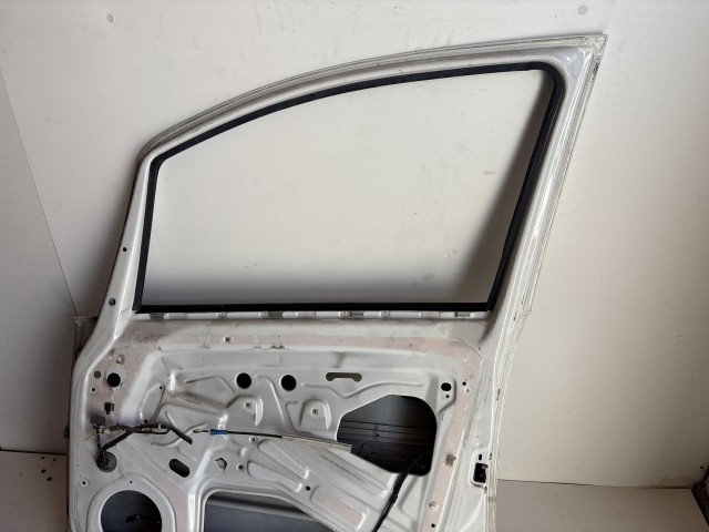 12712 Opel Zafira B Jobb első Ajtó Fehér Y474