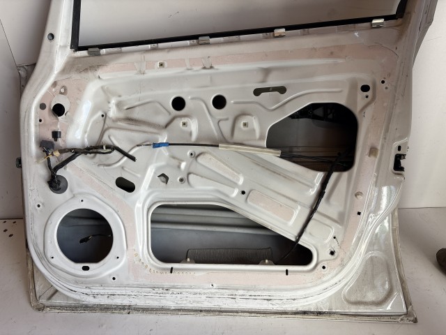 12712 Opel Zafira B Jobb első Ajtó Fehér Y474