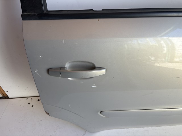 12700 Opel Zafira B Jobb hátsó Ajtó Panacotta Z167