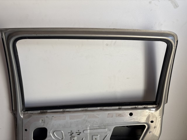 12700 Opel Zafira B Jobb hátsó Ajtó Panacotta Z167