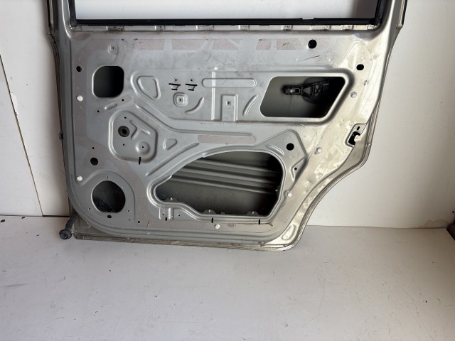 12700 Opel Zafira B Jobb hátsó Ajtó Panacotta Z167