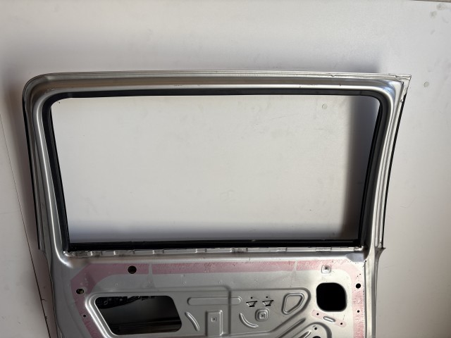 12719 Opel Zafira B Bal hátsó Ajtó Ezüst Z157