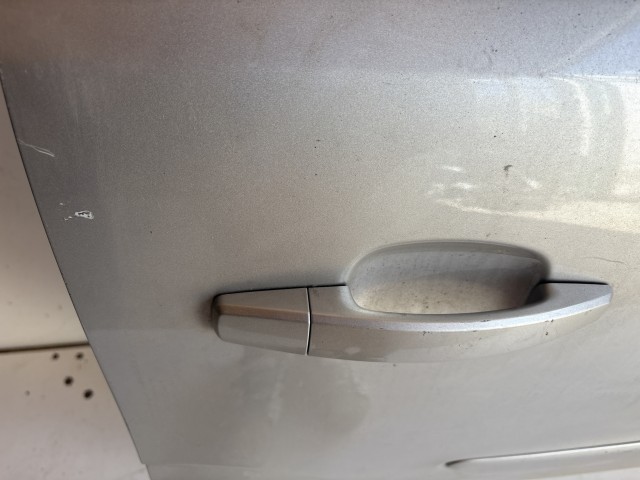 12731 Opel Zafira B Jobb hátsó Ajtó Ezüst Z157