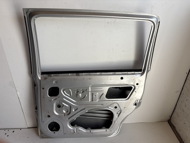 12731 Opel Zafira B Jobb hátsó Ajtó Ezüst Z157