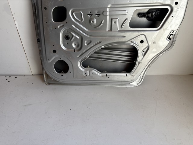 12731 Opel Zafira B Jobb hátsó Ajtó Ezüst Z157