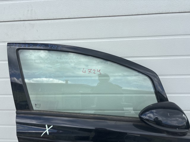 13772 Opel Corsa E Jobb első Ajtó Fekete Y22c