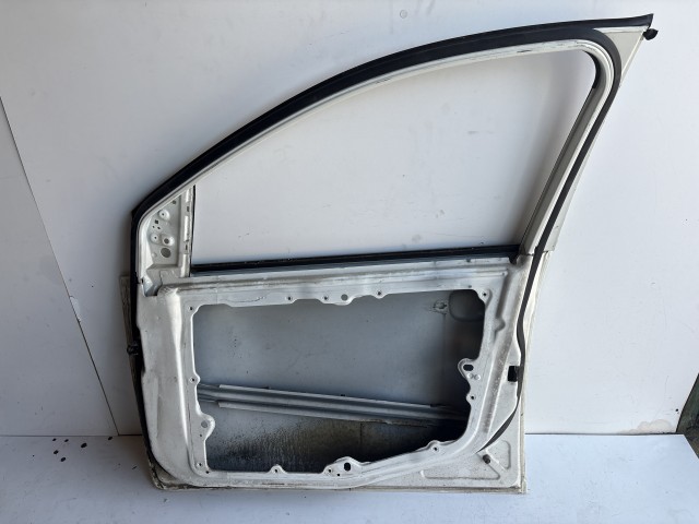12811 Ford Fiesta v 2004-2008 Jobb első Ajtó Fehér