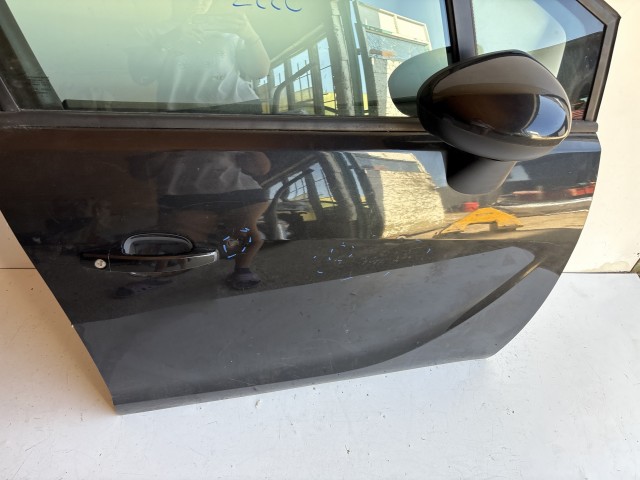 12830 Opel Meriva B Jobb első Ajtó Fekete Z22c