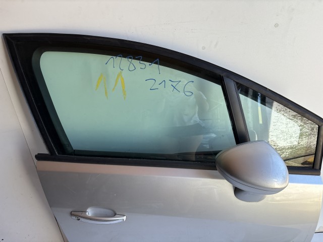 12831 Opel Meriva B Jobb első Ajtó Ezüst Z176