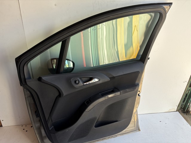 12834 Opel Meriva B Jobb első Ajtó Barna Z40w