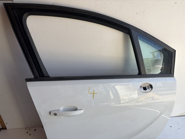 12839 Opel Meriva B Jobb első Ajtó Fehér