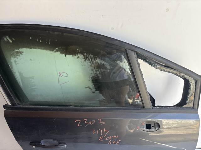 2303 Opel Meriva B Jobb első Ajtó Grafit Z177