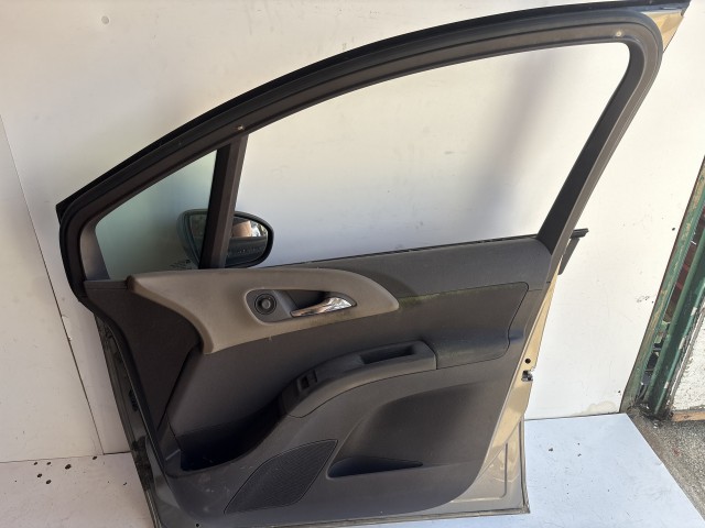 4422 Opel Meriva B Jobb első Ajtó Barna Z40w