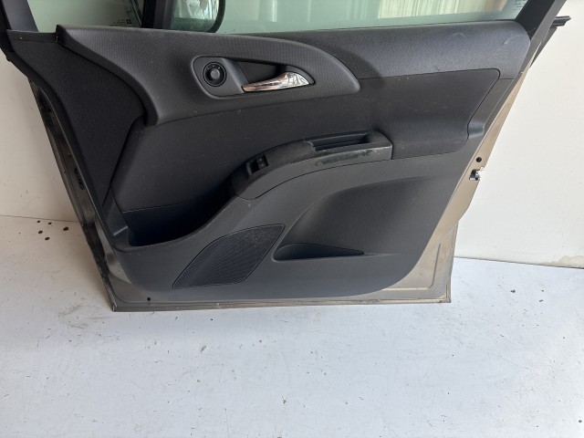 4424 Opel Meriva B Jobb első Ajtó z40w barna