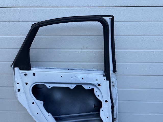 12854 Ford Focus II. Bal hátsó Ajtó Fehér 5 ajtós