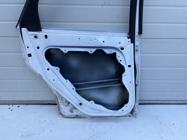 12854 Ford Focus II. Bal hátsó Ajtó Fehér 5 ajtós
