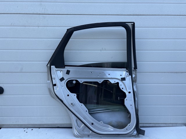 12855 Ford Focus II. Bal hátsó Ajtó ezüst 5 ajtós