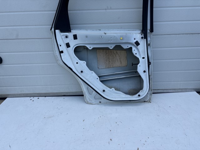 12856 Ford Focus II. kombi Bal hátsó Ajtó Fehér