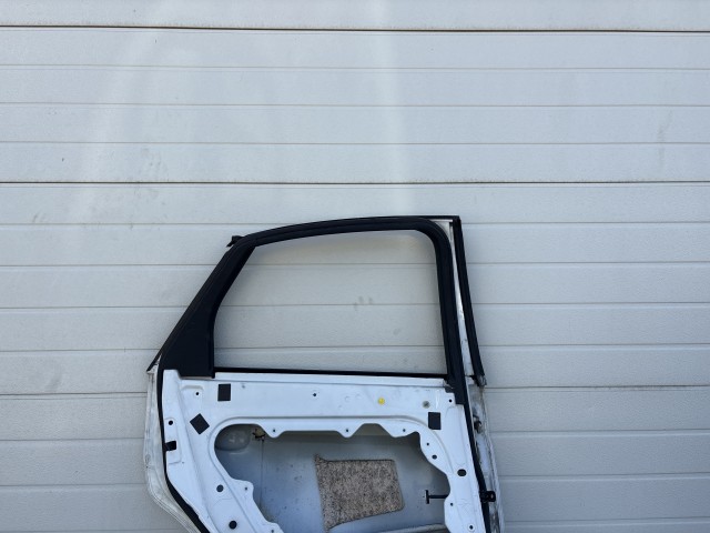 12861 Ford Focus II. Bal hátsó Ajtó Fehér 5 ajtós