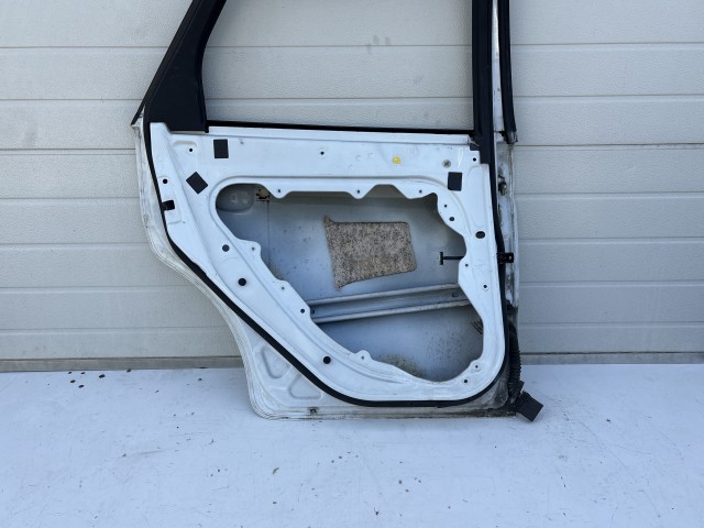 12861 Ford Focus II. Bal hátsó Ajtó Fehér 5 ajtós