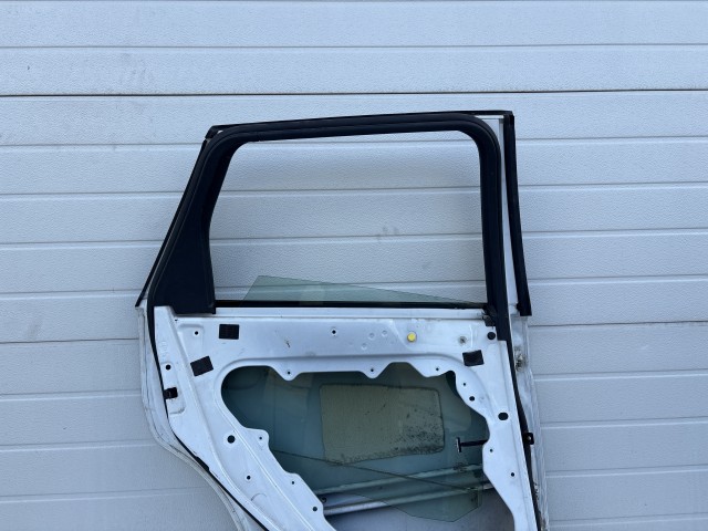 12860 Ford Focus II. kombi Bal hátsó Ajtó Fehér