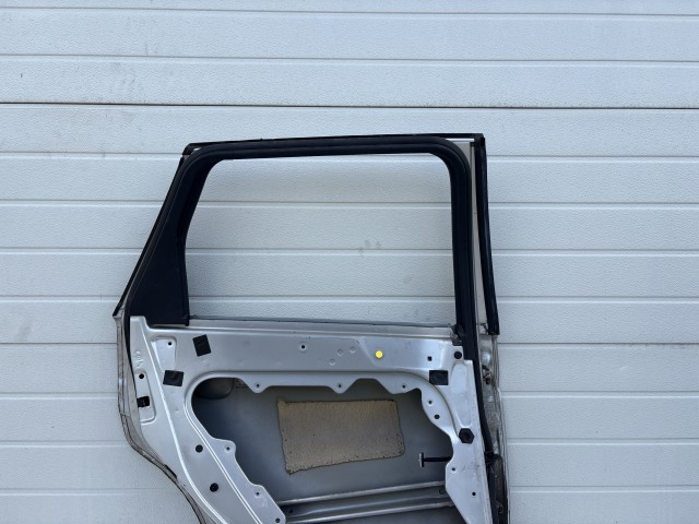 12858 Ford Focus II. kombi 2004-2011 Bal hátsó Ajtó Ezüst 