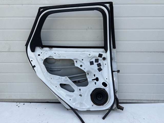 12862 Ford Focus II. kombi 2004-2011 Bal hátsó Ajtó Fehér 
