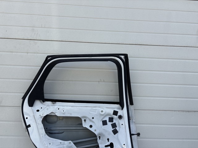 12862 Ford Focus II. kombi 2004-2011 Bal hátsó Ajtó Fehér 
