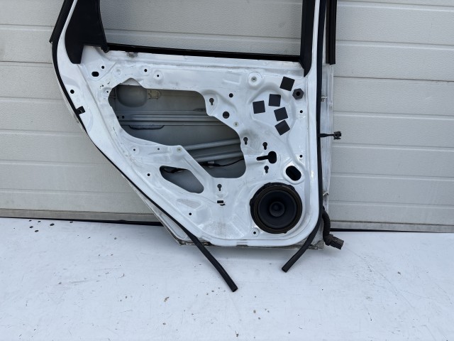 12862 Ford Focus II. kombi 2004-2011 Bal hátsó Ajtó Fehér 