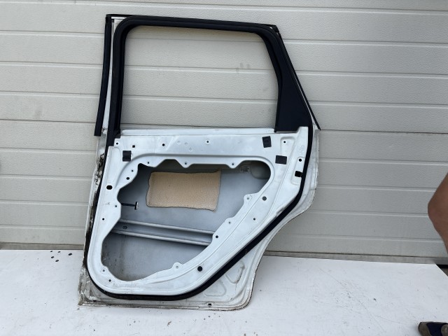 12865 Ford Focus II. 2008-2011 kombi Jobb Hátsó Ajtó Fehér