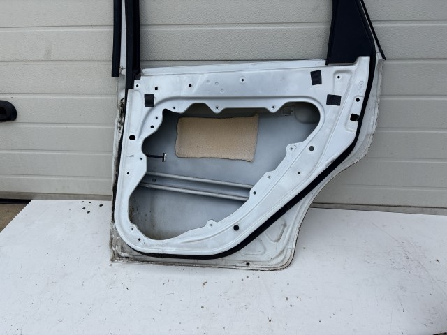 12865 Ford Focus II. 2008-2011 kombi Jobb Hátsó Ajtó Fehér