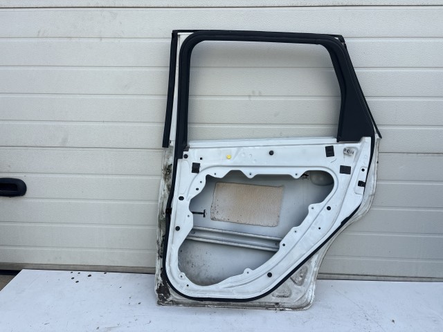 12875 Ford Focus II. 2004-2011 kombi Jobb hátsó Ajtó Fehér