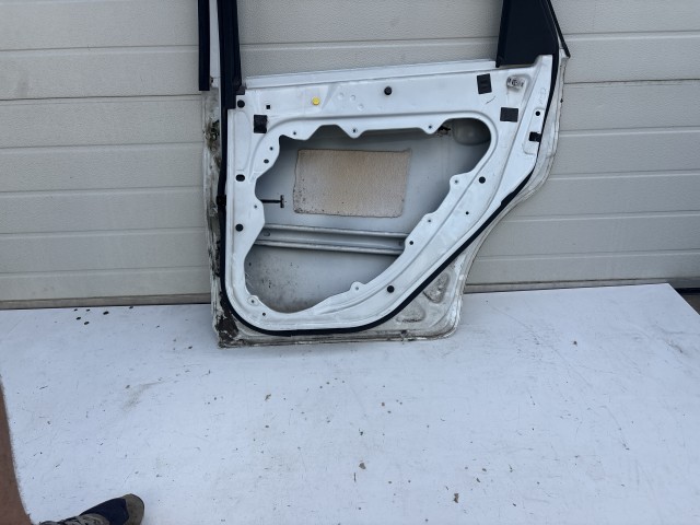 12875 Ford Focus II. 2004-2011 kombi Jobb hátsó Ajtó Fehér