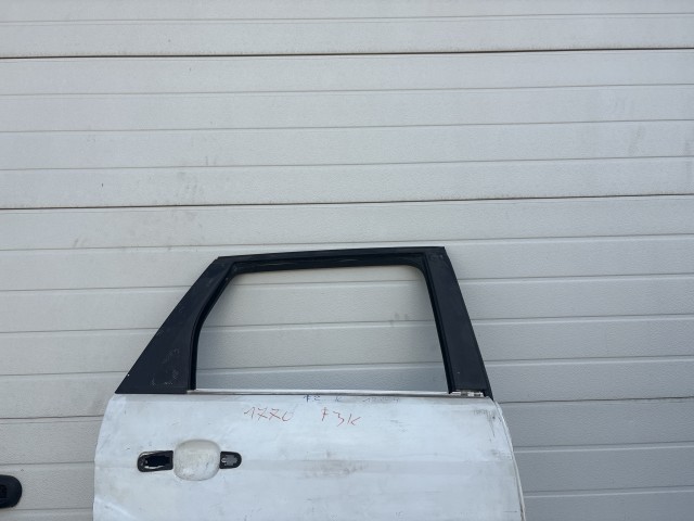 12874 Ford Focus MK2 kombi Jobb hátsó Ajtó Fehér
