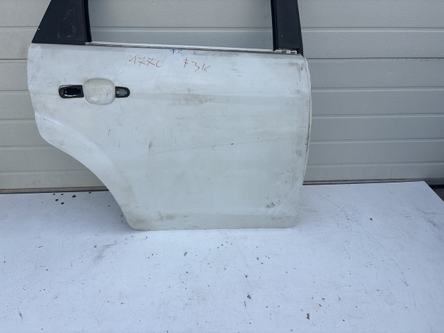 12874 Ford Focus MK2 kombi Jobb hátsó Ajtó Fehér