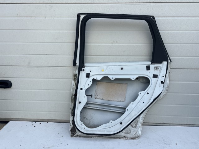 12874 Ford Focus MK2 kombi Jobb hátsó Ajtó Fehér