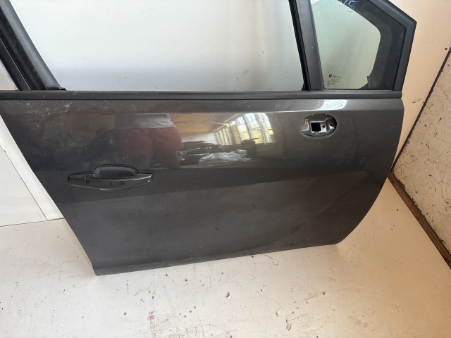 12925 Opel Meriva B Jobb első Ajtó Grafit Z177