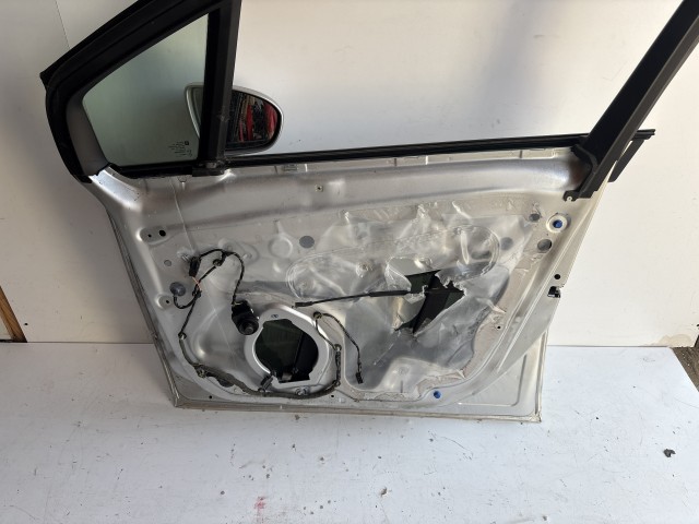12929 Opel Meriva B Jobb első Ajtó Ezüst  Z176