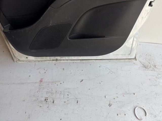 12927 Opel Meriva B Jobb első Ajtó Fehér