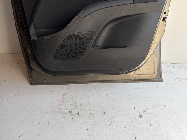 12930 Opel Meriva B Jobb első Ajtó Barna Z40W