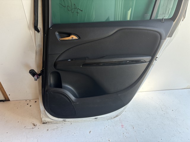 12951 Opel Zafira C Jobb hátsó Ajtó Fehér Z40r