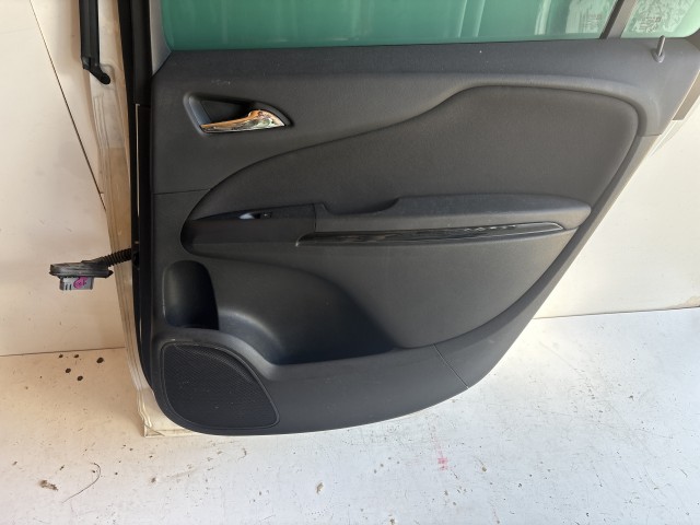 12950 Opel Zafira C Jobb hátsó Ajtó Fehér Z40r