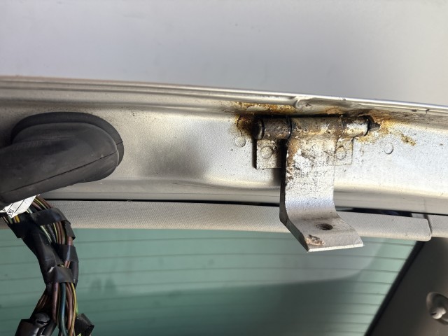7886 Opel Meriva B Csomagtérajtó Z176 Ezüst
