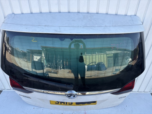 7808 Opel Zafira C 2011-2017 Csomagtérajtó Használt  Fehér